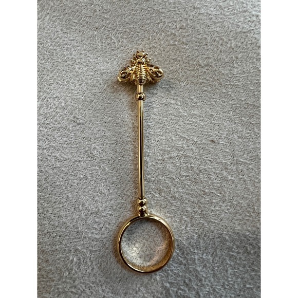 Elegant Gold Bee Ring Holder for Cigarettes or Joint Holder - Picture 1 of 6